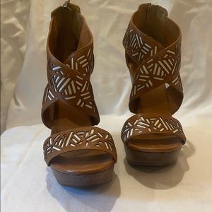 DVF wedges size 8.5 brown with white detail